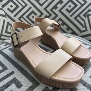 FRYE AND CO. Cream Wedge Sandals